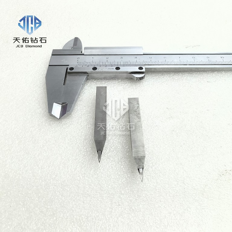 超精密CVD金刚石单晶刀  H7.00*7.00*L52.5*R0.02